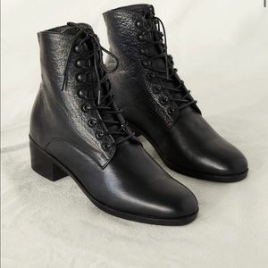 The Dawn Boot in Noir Leather